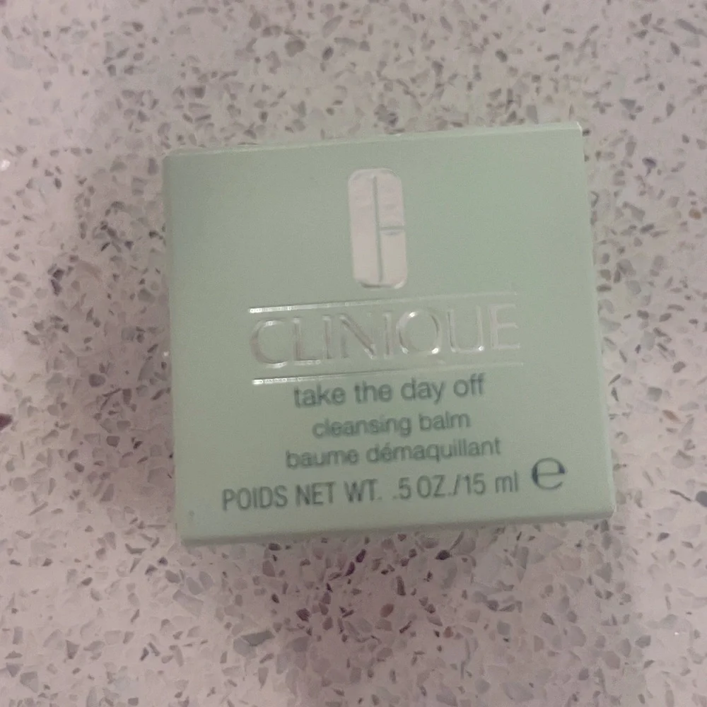 P). Clinique Take The Day Off Cleansing Balm
